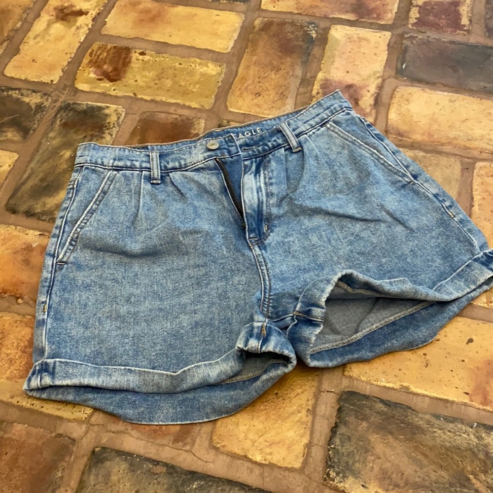 American eagle mom short